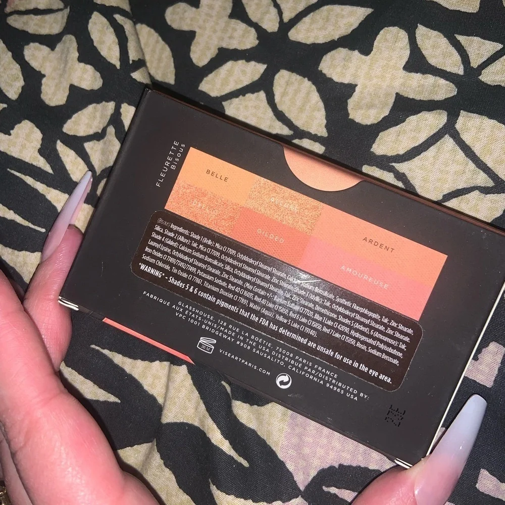 Viseart eyeshadow palette with blush 40$